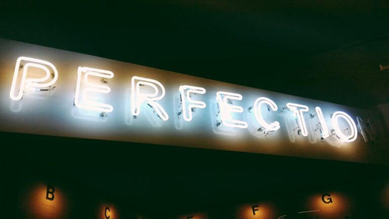 Cum sa gestionezi perfectionismul si sa inveti sa fii suficient