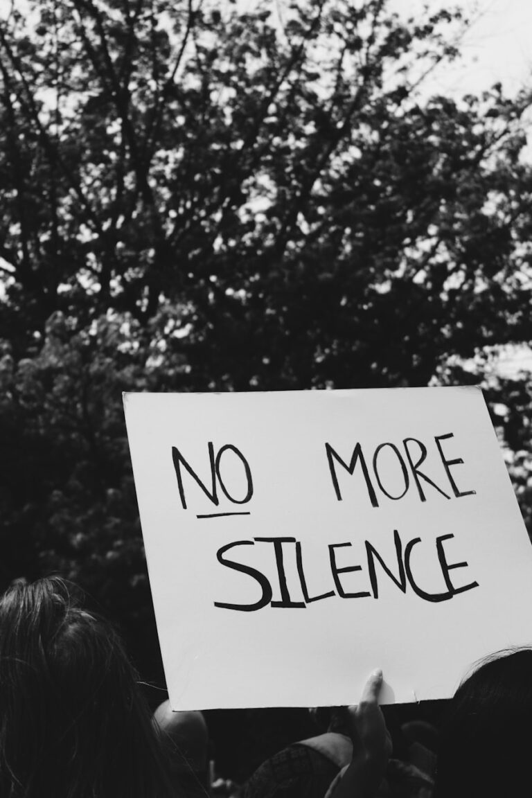 Citate pline de înțelepciune despre tăcere și puterea ei