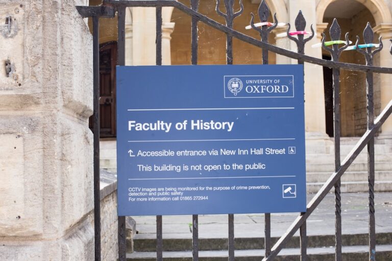 Ce nu ti-au spus profesorii despre istorie – fapte mai ciudate decat fictiunea