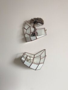 Photo "Interpretation of dreams with broken mirrors – distorted reflections of the self"