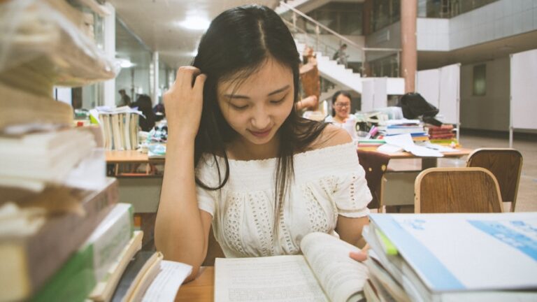 De ce este important sa inveti sa faci fata stresului si cum sa iti mentii sanatatea mintala in timpul studiilor