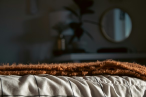 Cele mai frecvente greșeli în curățarea textilelor mari și cum să le eviți