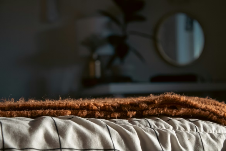 Cele mai frecvente greșeli în curățarea textilelor mari și cum să le eviți